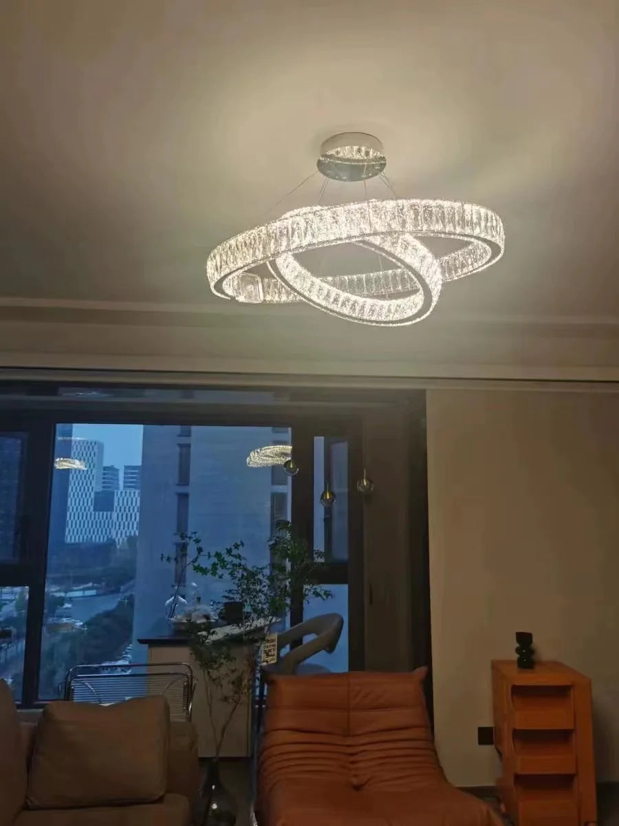 Lampadario moderno con ciondolo a forma di anello di cristallo, di lusso e leggero, adatto per soggiorno/sala da pranzo/camera da letto.