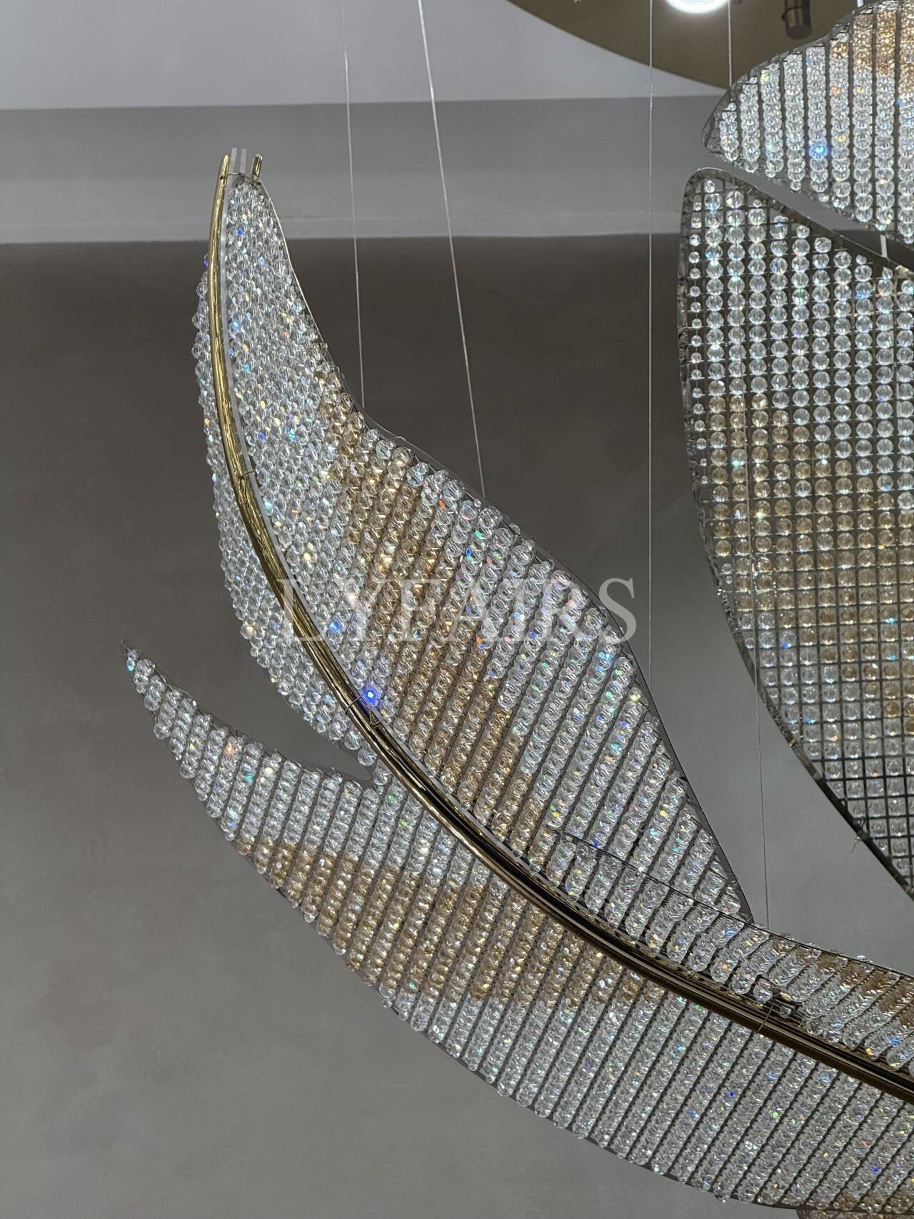 Lampadario moderno con foglie di cristallo galleggianti per soffitti alti