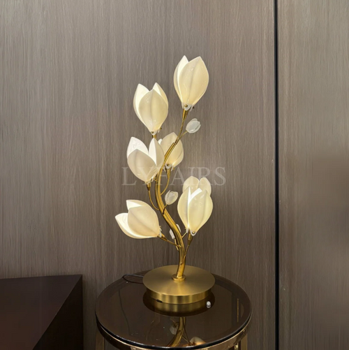 Elegant Magnolia Ceramics Table Lamp