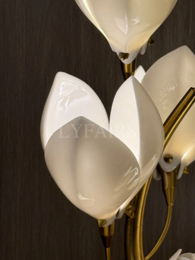 Elegant Magnolia Ceramics Table Lamp
