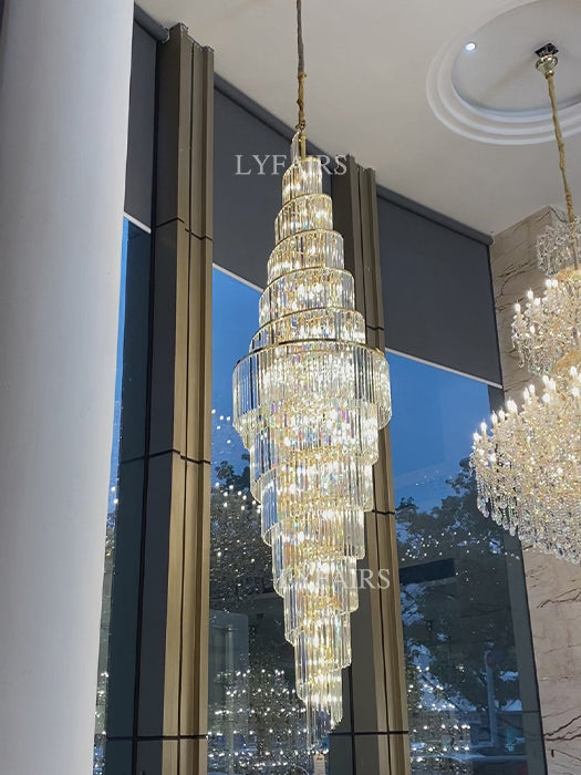 Lustre en cristal spiralé de luxe extra large avec finition dorée