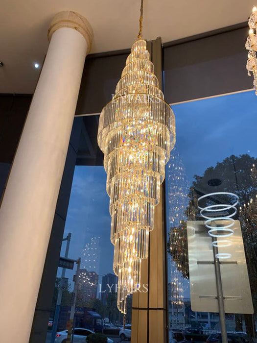 Lustre en cristal spiralé de luxe extra large avec finition dorée