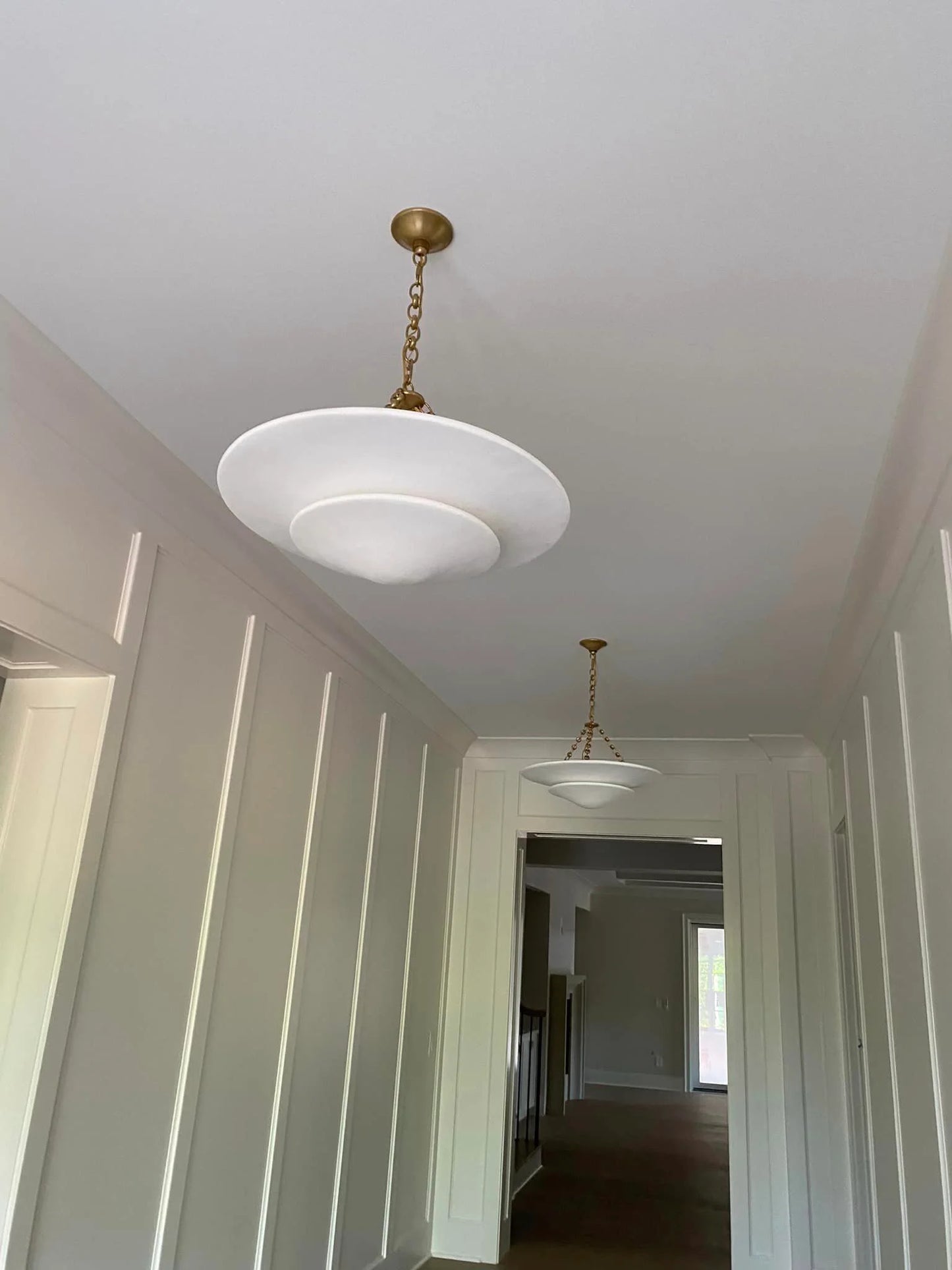 Lustre moderne à chapeau flottant