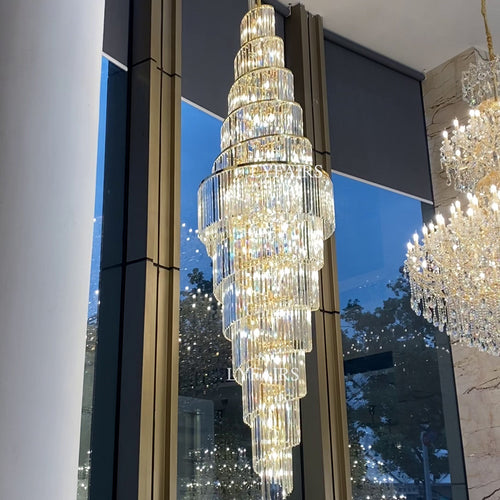 Lustre en cristal spiralé de luxe extra large avec finition dorée