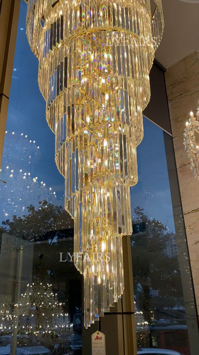 Lustre en cristal spiralé de luxe extra large avec finition dorée