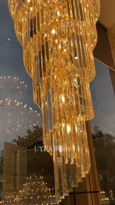Lustre en cristal spiralé de luxe extra large avec finition dorée