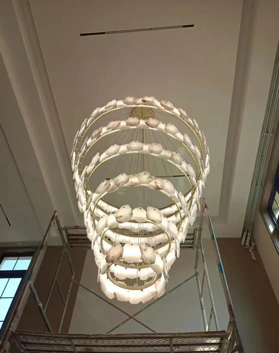 Lustre moderne multicouche en albâtre blanc pour escalier/hall d'entrée