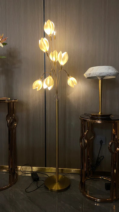 Lampadaire Magnolia au design d'art moderne