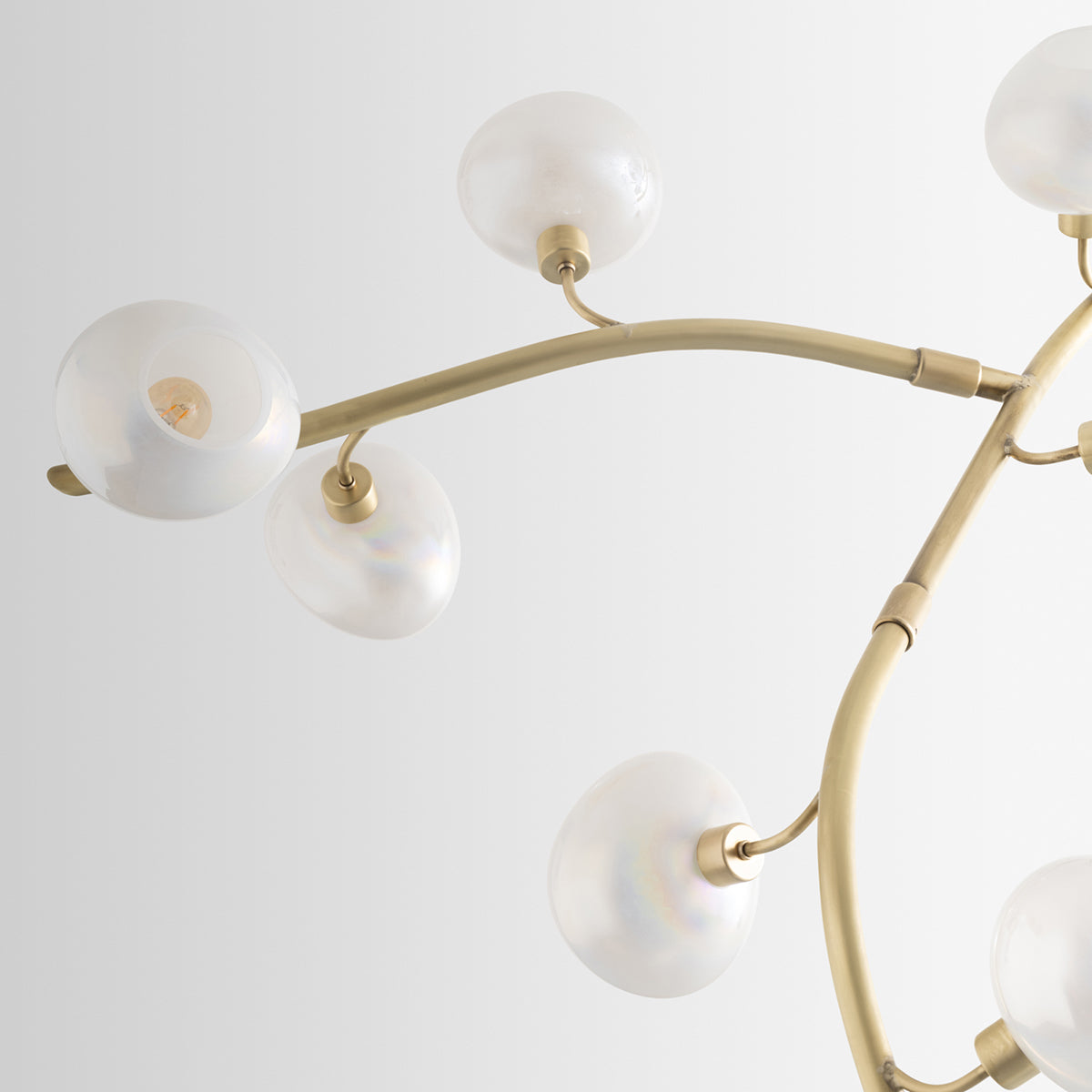 Lustre moderne en forme de globe en verre à branches verticales