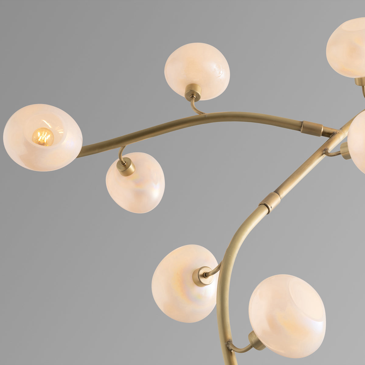 Lustre moderne en forme de globe en verre à branches verticales
