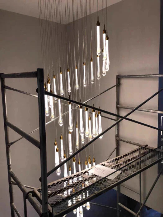 Lampadario a sospensione con gocce di vetro per atrio, lampadario a chiocciola per soffitto alto, finitura oro