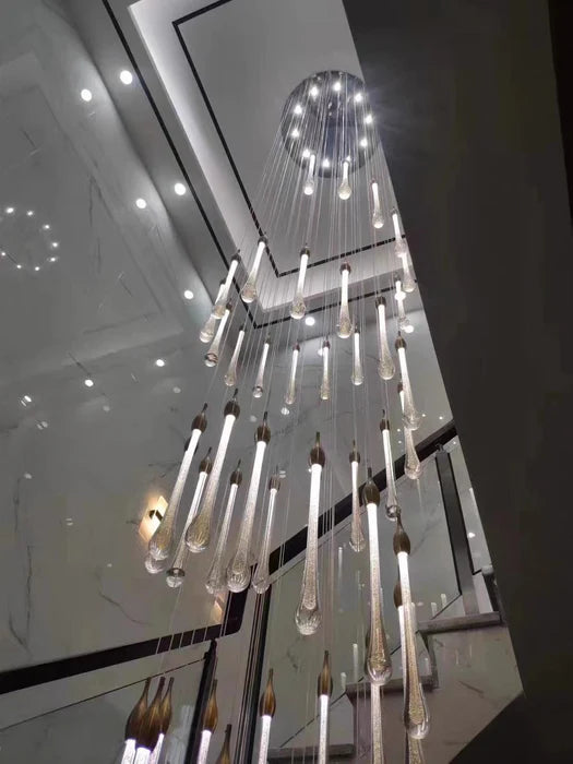 Lampadario a sospensione con gocce di vetro per atrio, lampadario a chiocciola per soffitto alto, finitura oro