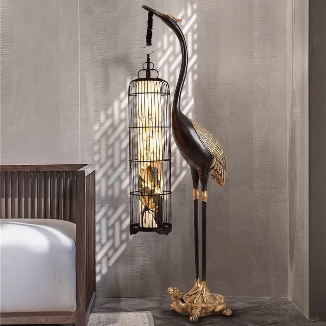 Lampada da terra a forma di cicogna con decorazione in stile antico