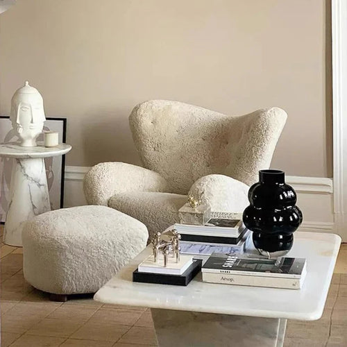 Sedia imbottita in stile antico francese di medie dimensioni color crema