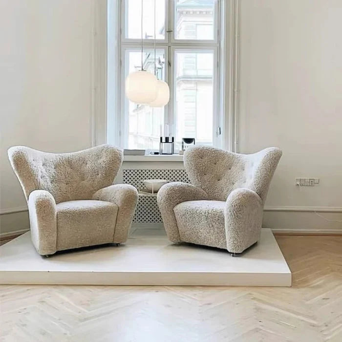 Sedia imbottita in stile antico francese di medie dimensioni color crema