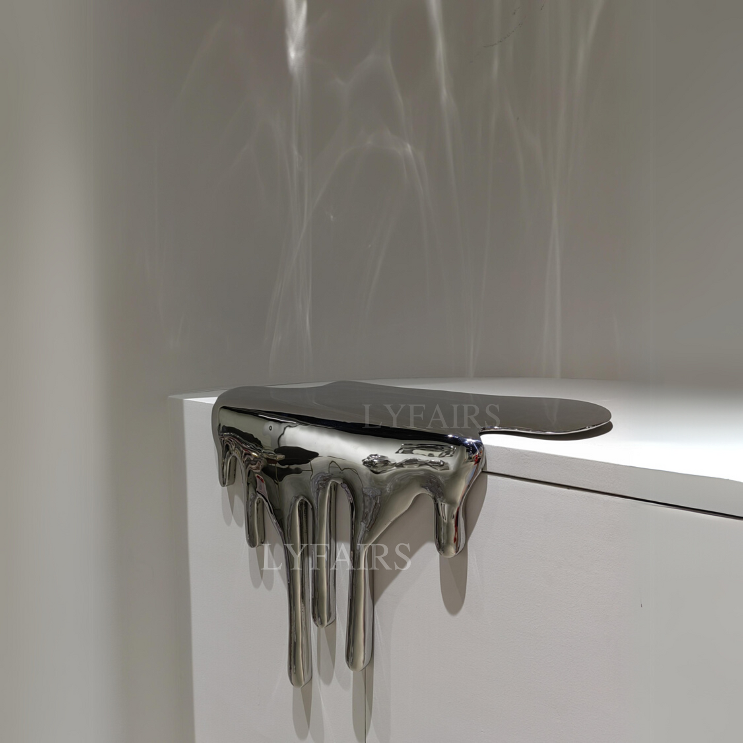 Sculpture en acier inoxydable de glace fondante