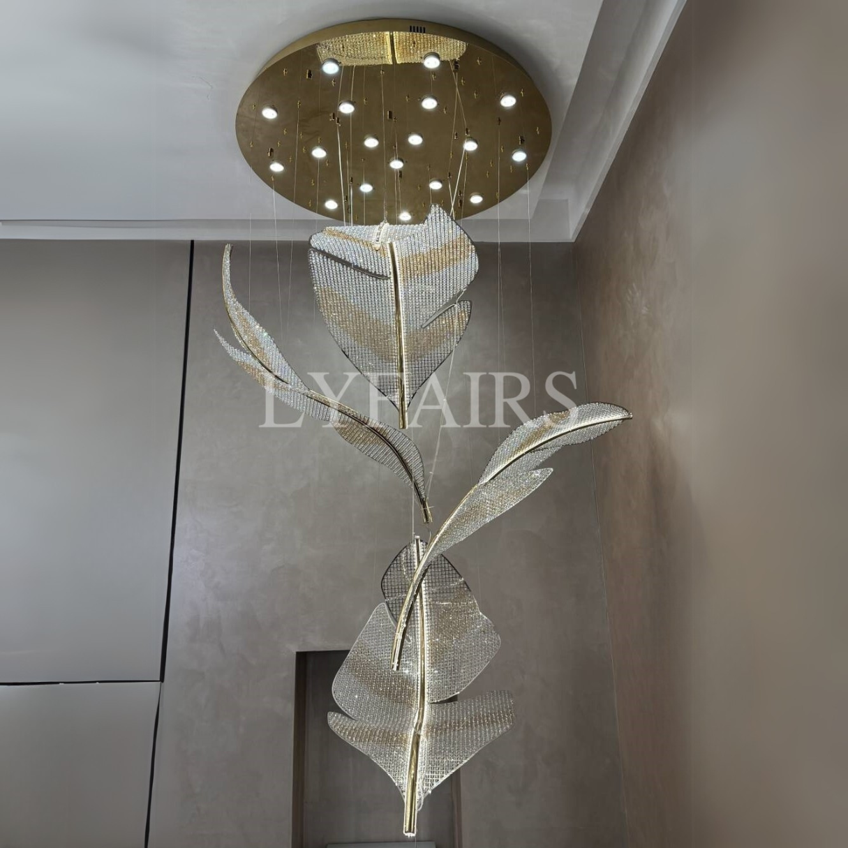 Lustre moderne en cristal flottant à feuilles pour hauts plafonds