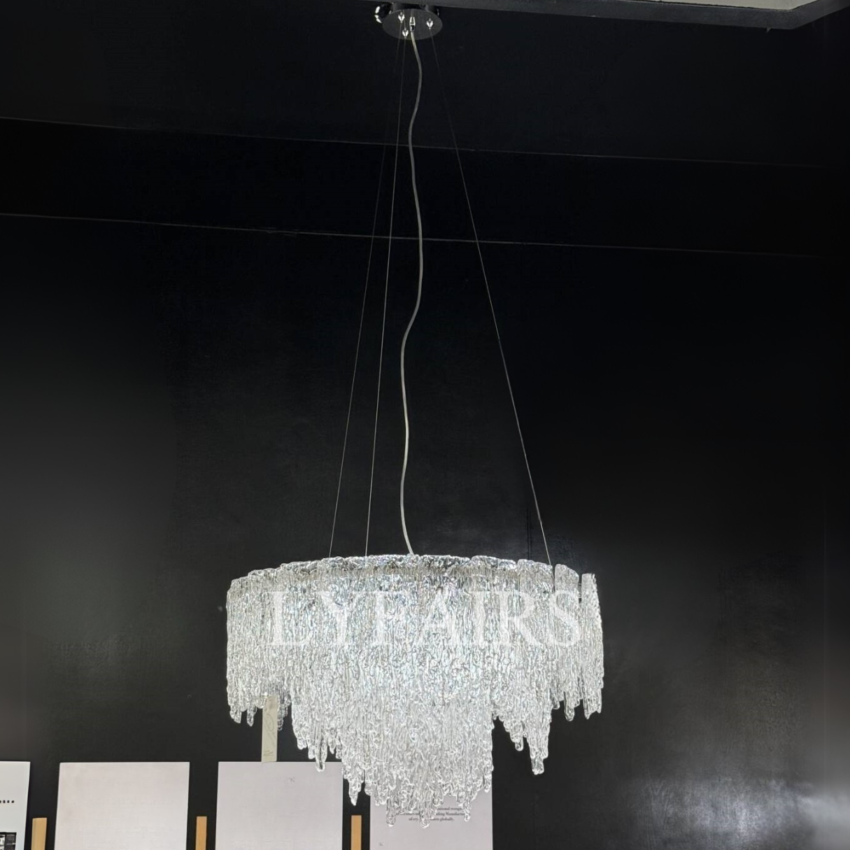 Lampadario moderno in vetro con effetto ghiacciai sciolti per soffitti bassi