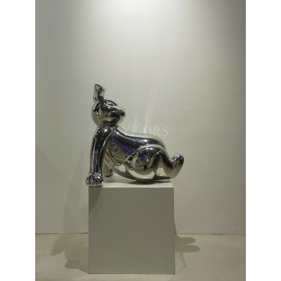 Scultura di coniglio in acciaio inossidabile