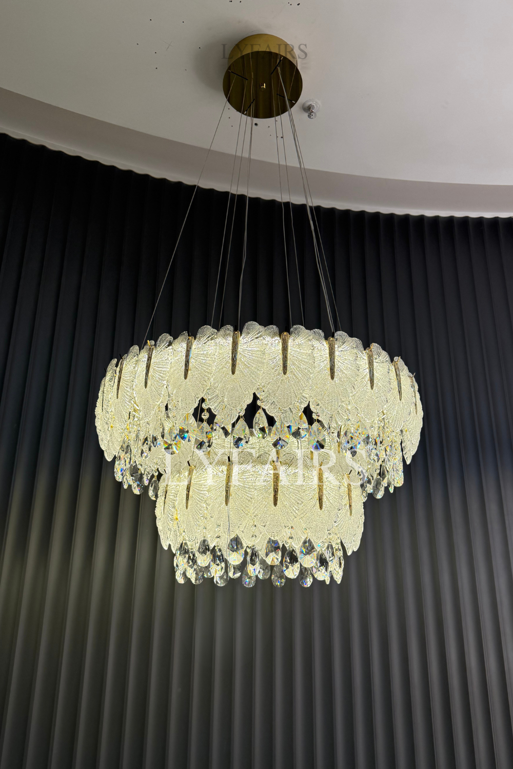 Lustre cascade luxueux en cristal à plusieurs niveaux, fabriqué à la main, en forme de feuille de verre