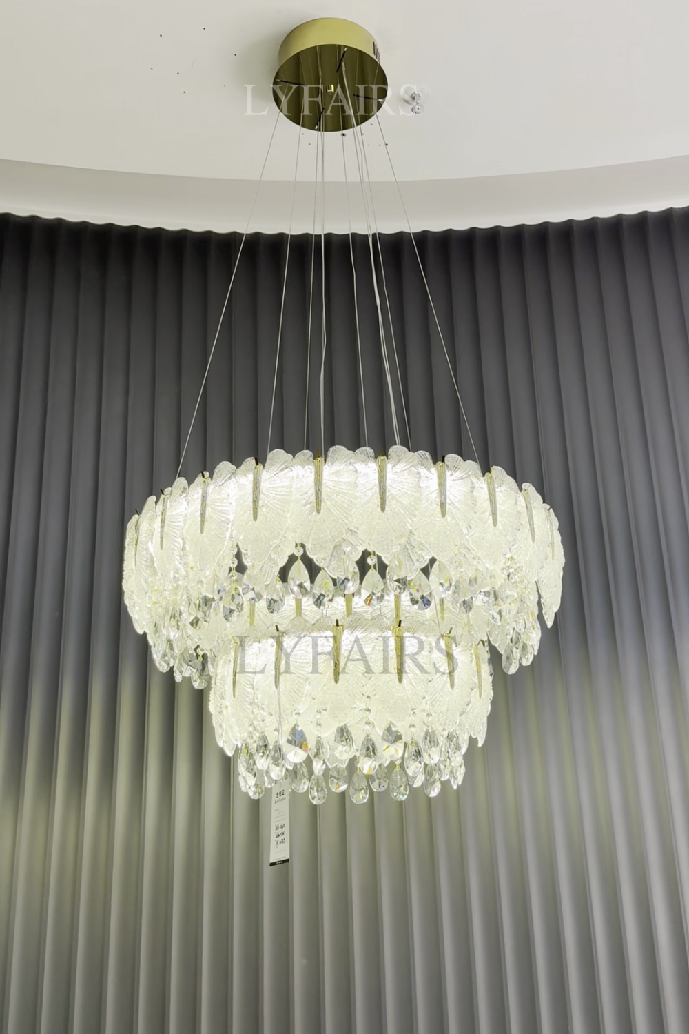 Lustre cascade luxueux en cristal à plusieurs niveaux, fabriqué à la main, en forme de feuille de verre