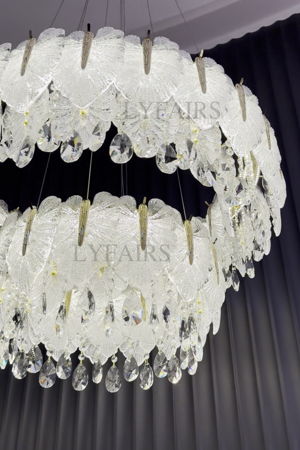 Lustre cascade luxueux en cristal à plusieurs niveaux, fabriqué à la main, en forme de feuille de verre