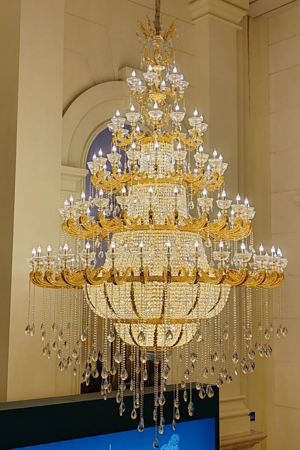 Lampadario di cristallo multistrato di lusso in stile impero per soffitti alti
