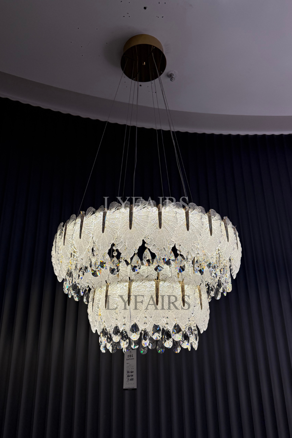 Lustre cascade luxueux en cristal à plusieurs niveaux, fabriqué à la main, en forme de feuille de verre