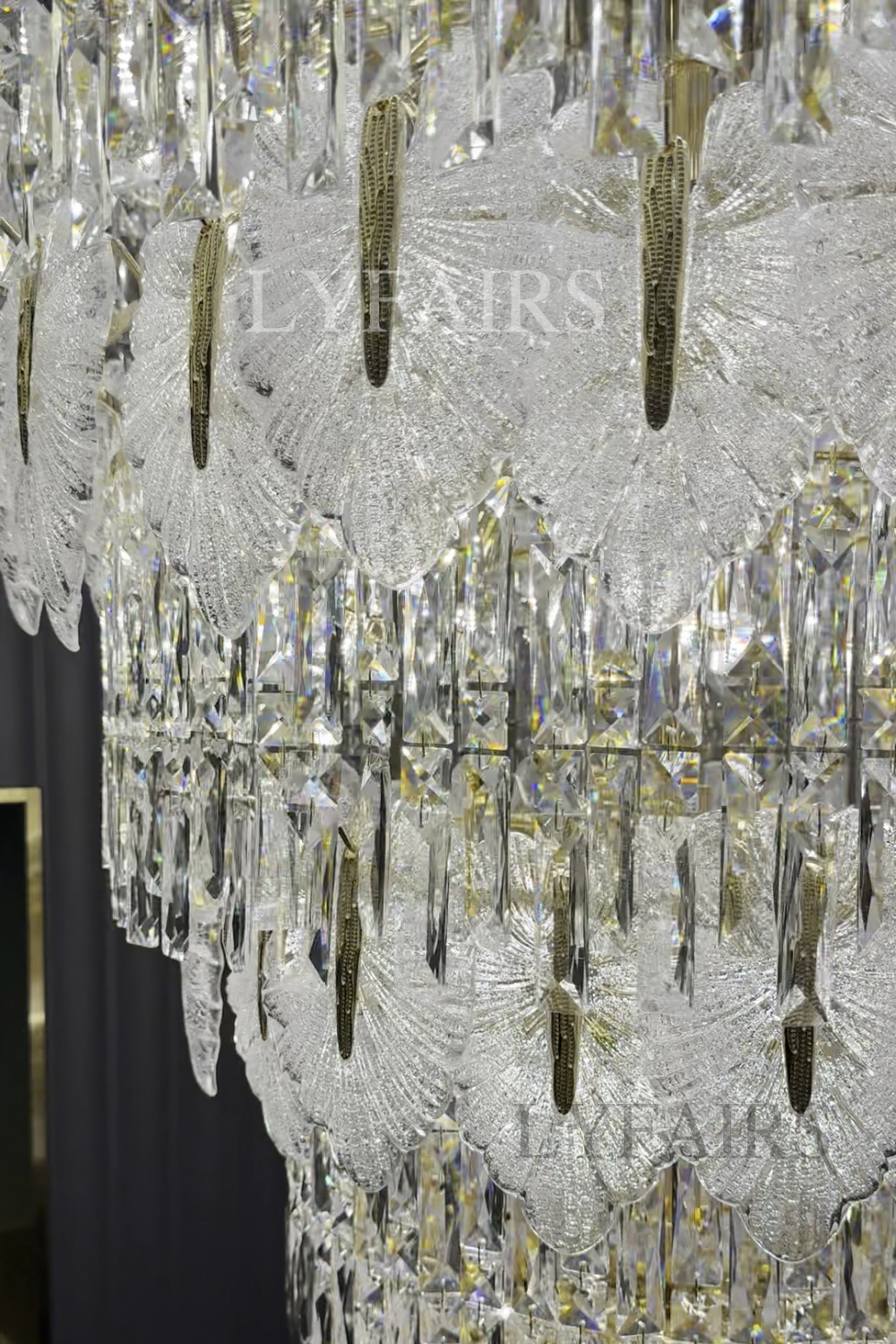 Lustre cascade luxueux en cristal à plusieurs niveaux, fabriqué à la main, en forme de feuille de verre