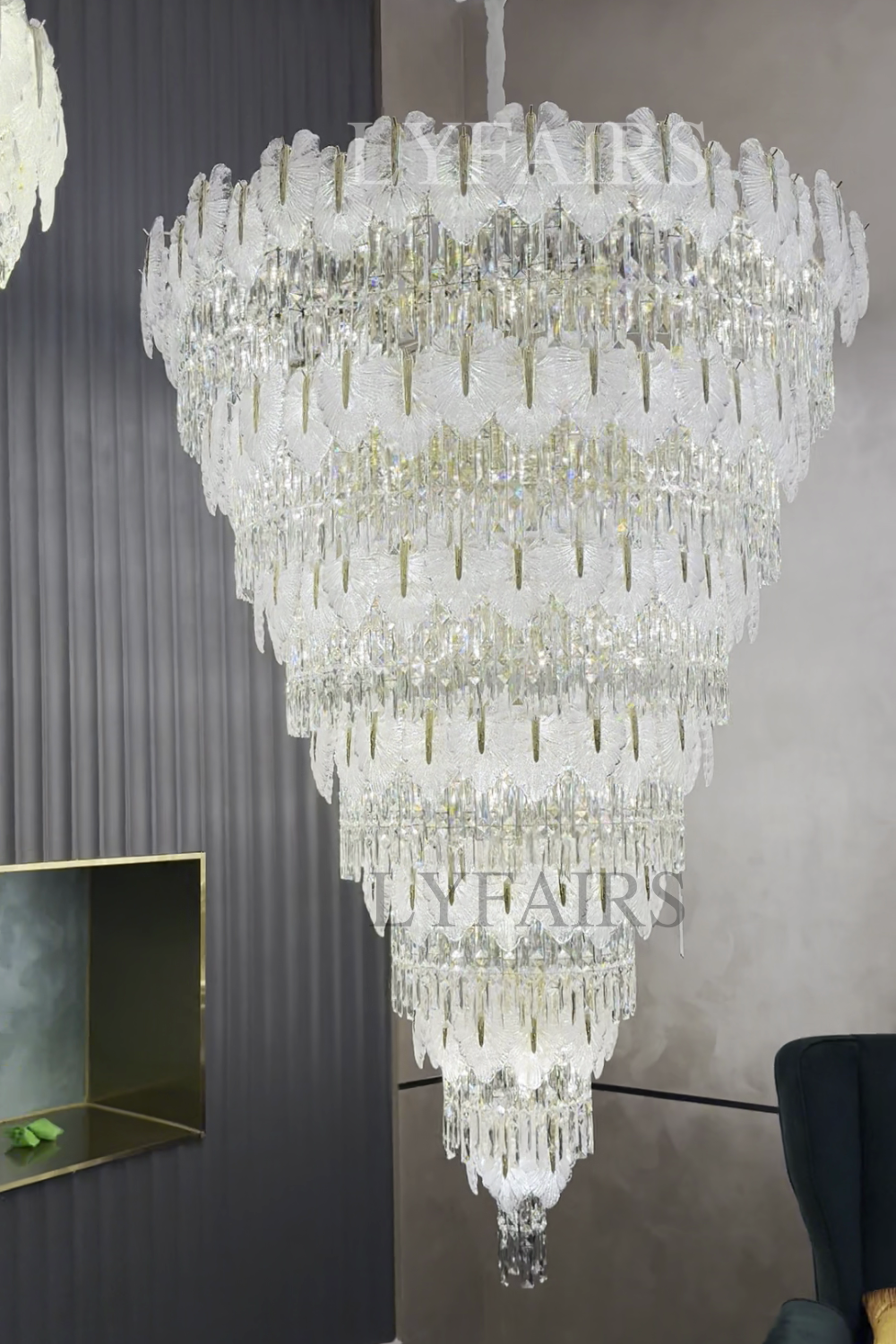 Lustre cascade luxueux en cristal à plusieurs niveaux, fabriqué à la main, en forme de feuille de verre