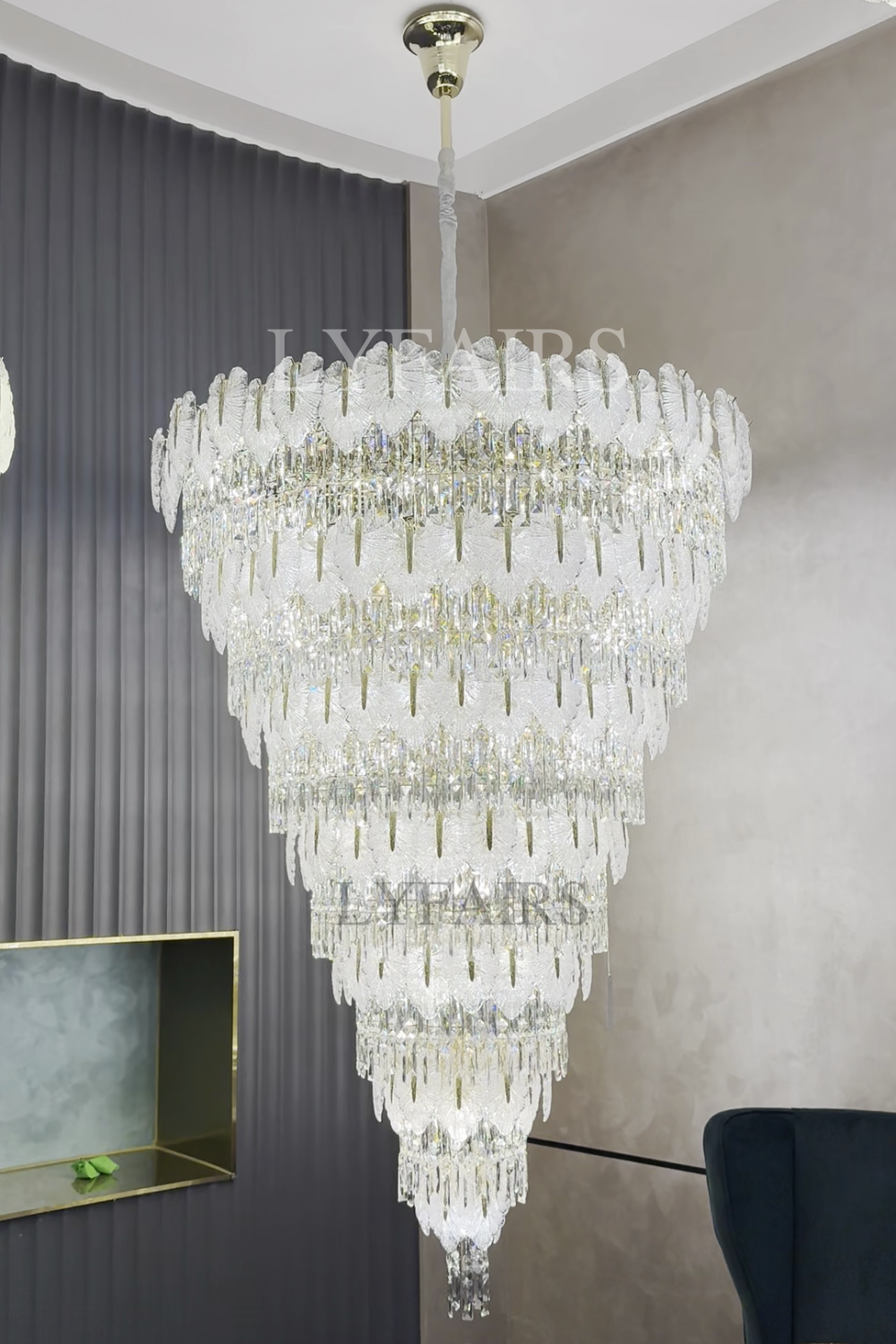 Lustre cascade luxueux en cristal à plusieurs niveaux, fabriqué à la main, en forme de feuille de verre