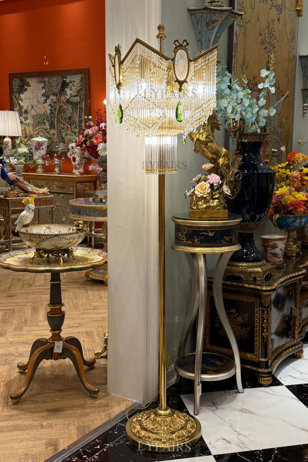 Lampada da terra in vetro a festoni barocchi LYFAIRS x FH&Home