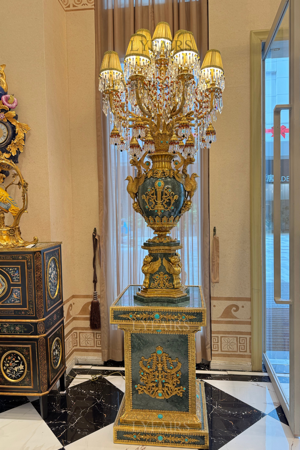 Lampada da terra di lusso in cristallo turchese Grace di LYFAIRS x FH&Home