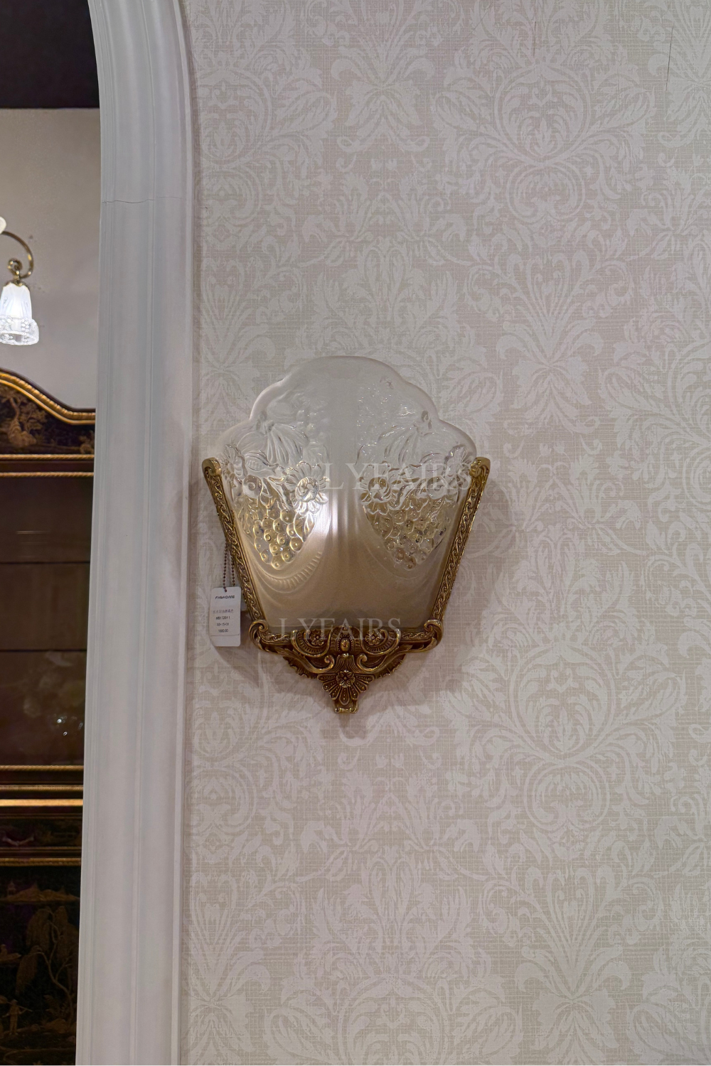 Lampada da parete in ottone e vetro realizzata a mano LYFAIRS x FH&Home