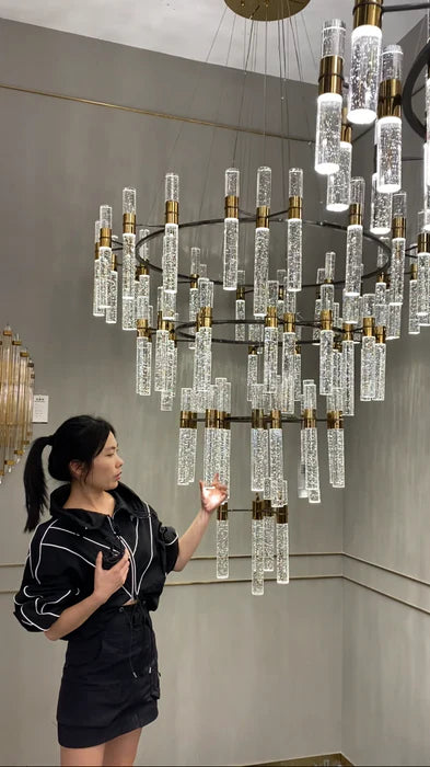 Lustre design surdimensionné en cristal à bulles, de luxe, moderne et à 4 niveaux, idéal pour un hall d'entrée, un couloir ou un escalier à haut plafond.
