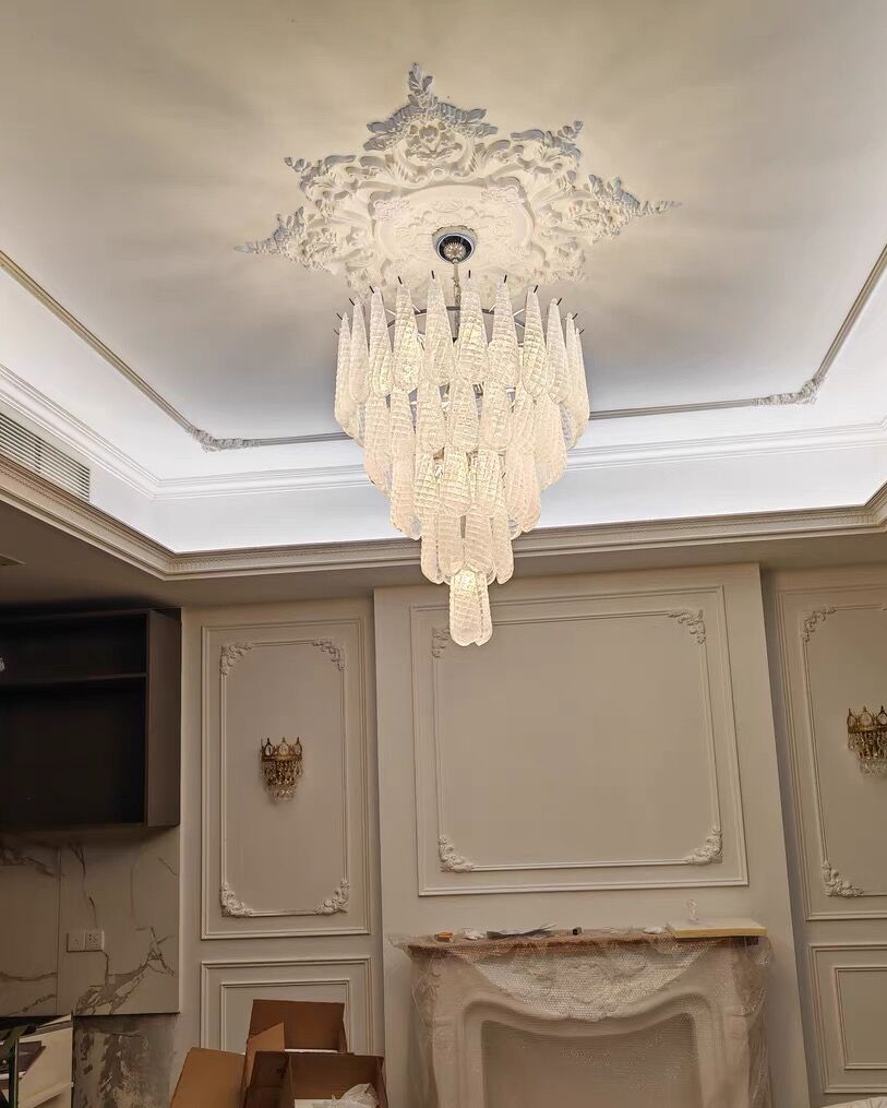 Lampadario a goccia multistrato con motivo a quadri bianchi per soggiorno/camera da letto