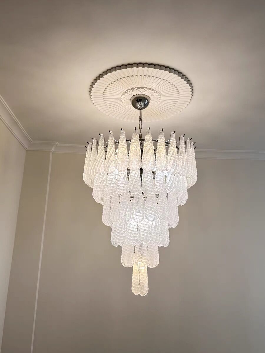 Lampadario a goccia multistrato con motivo a quadri bianchi per soggiorno/camera da letto