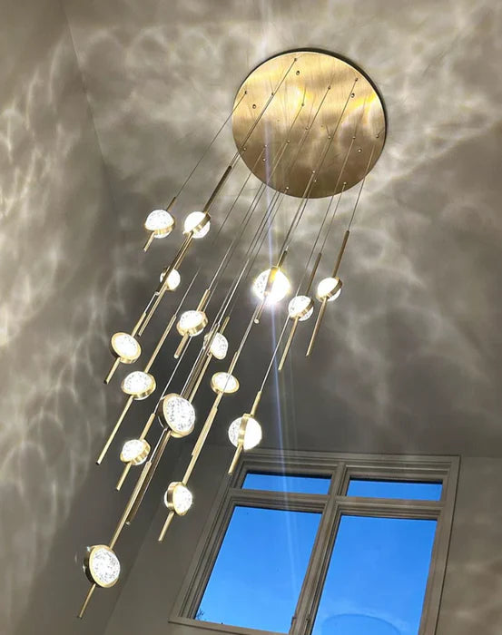 Suspension moderne en laiton et verre flottant pour plafond haut