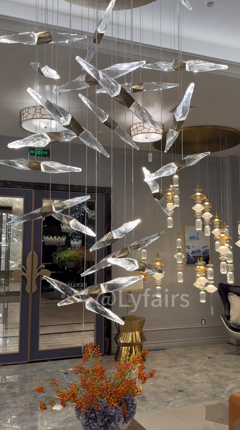 Moderno lampadario di cristallo intrecciato galleggiante per soffitti alti