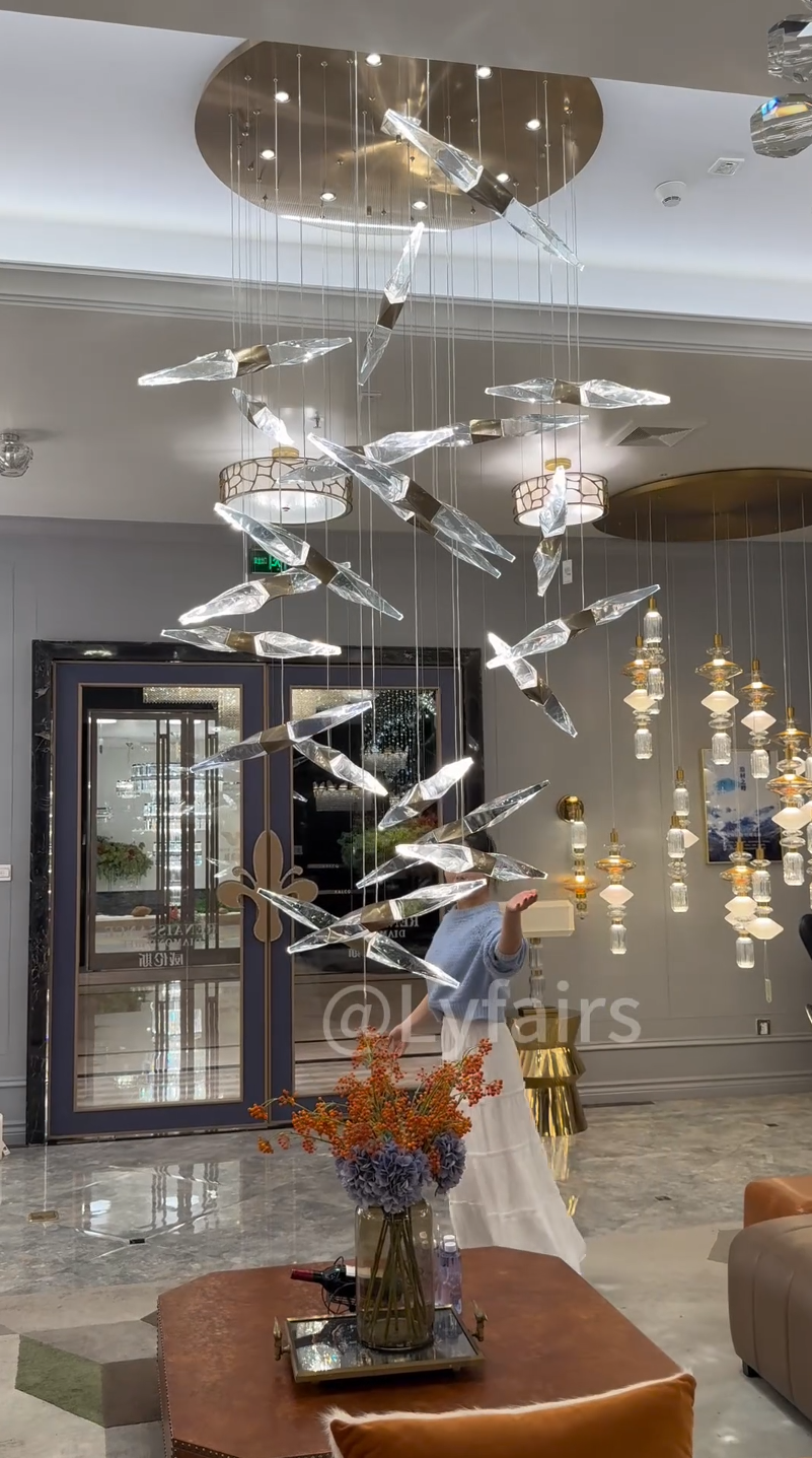 Moderno lampadario di cristallo intrecciato galleggiante per soffitti alti