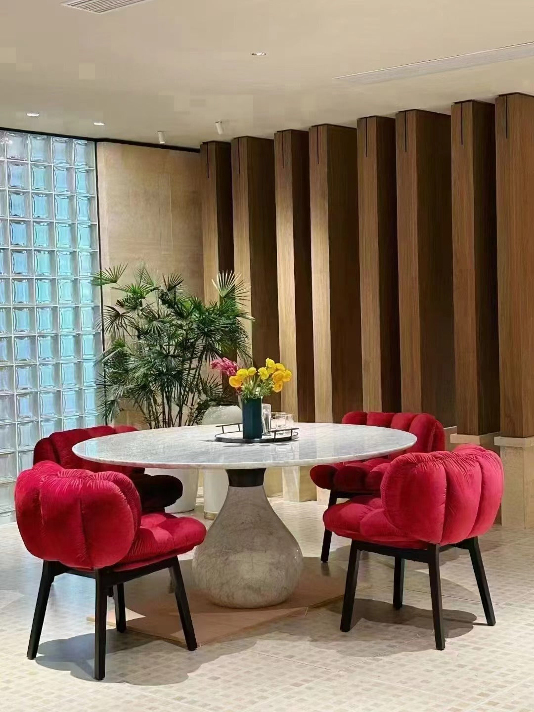 Chaise de salle à manger en velours italien léger et luxueux