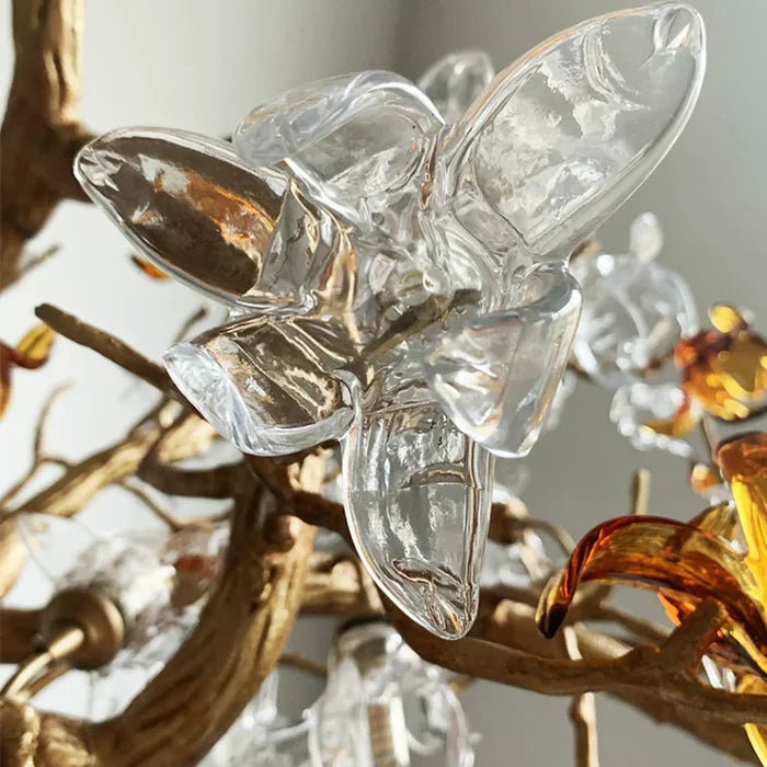 Lampada da parete a forma di fiore con rami in ottone, consigliata dal designer