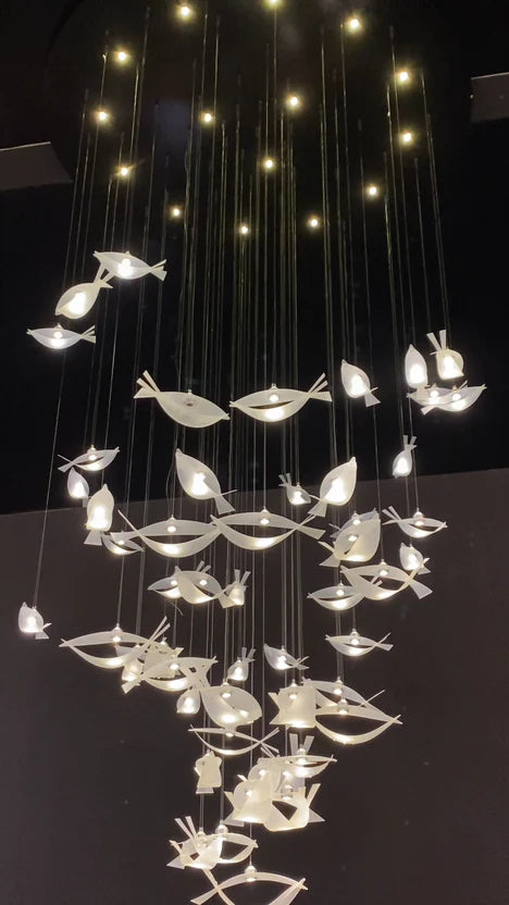 Lampadario moderno galleggiante a forma di pesce in acrilico per scale/ingresso/soggiorno
