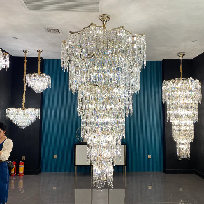 Lampadario di cristallo dorato di lusso europeo di grandi dimensioni a più strati per villa/soffitto alto/ingresso