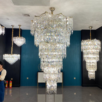 Lampadario di cristallo dorato di lusso europeo di grandi dimensioni a più strati per villa/soffitto alto/ingresso