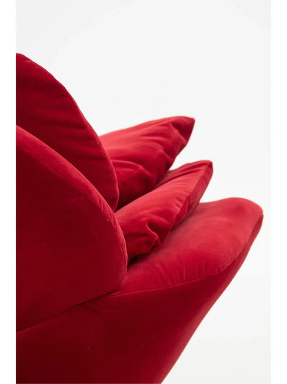 Poltrona in stile italiano con petali di rosa
