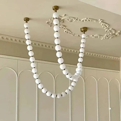 Lampadario moderno e creativo con collana di perle acriliche