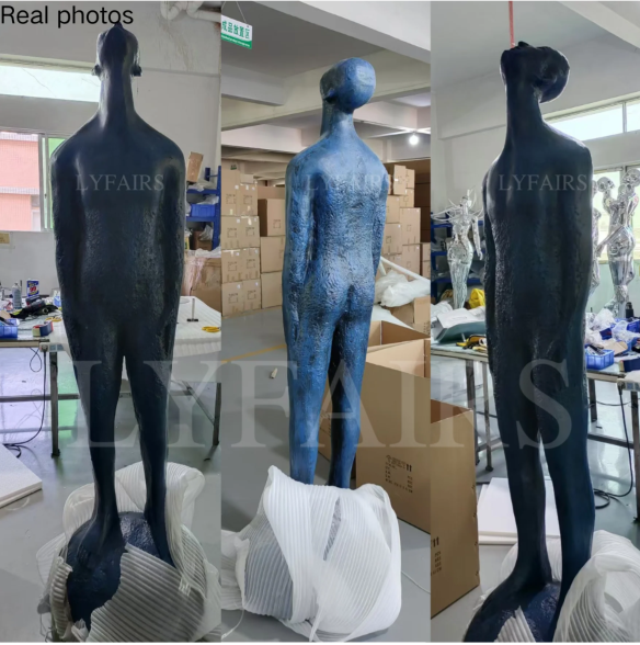 Scultura artistica dell'uomo blu 