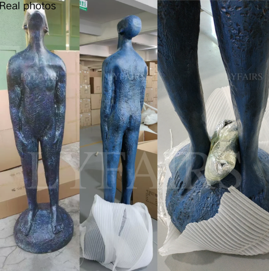 Scultura artistica dell'uomo blu 