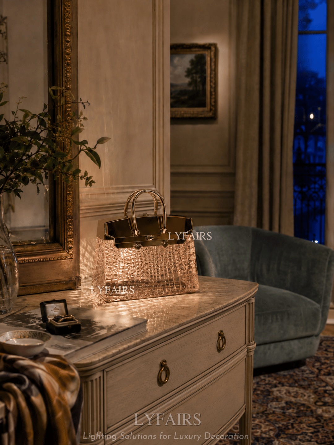 Lampe de table en verre rose délicat avec accents en laiton LYFAIRS x FH&amp;Home